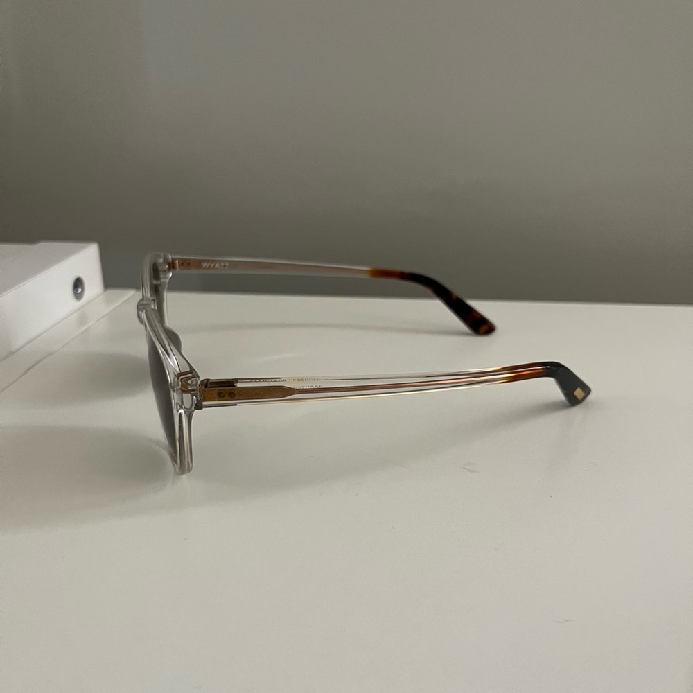 Stylish Clear Frame Sunglasses - image 2